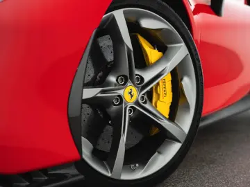 FERRARI SF90 Stradale