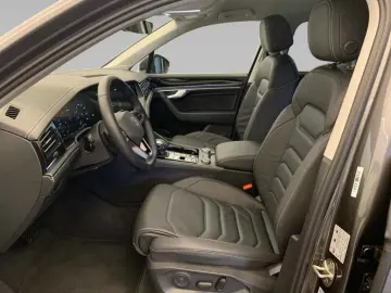 VW Touareg TDI tiptr. 4M  AHK LEDER LUFTF R-CAM NAV