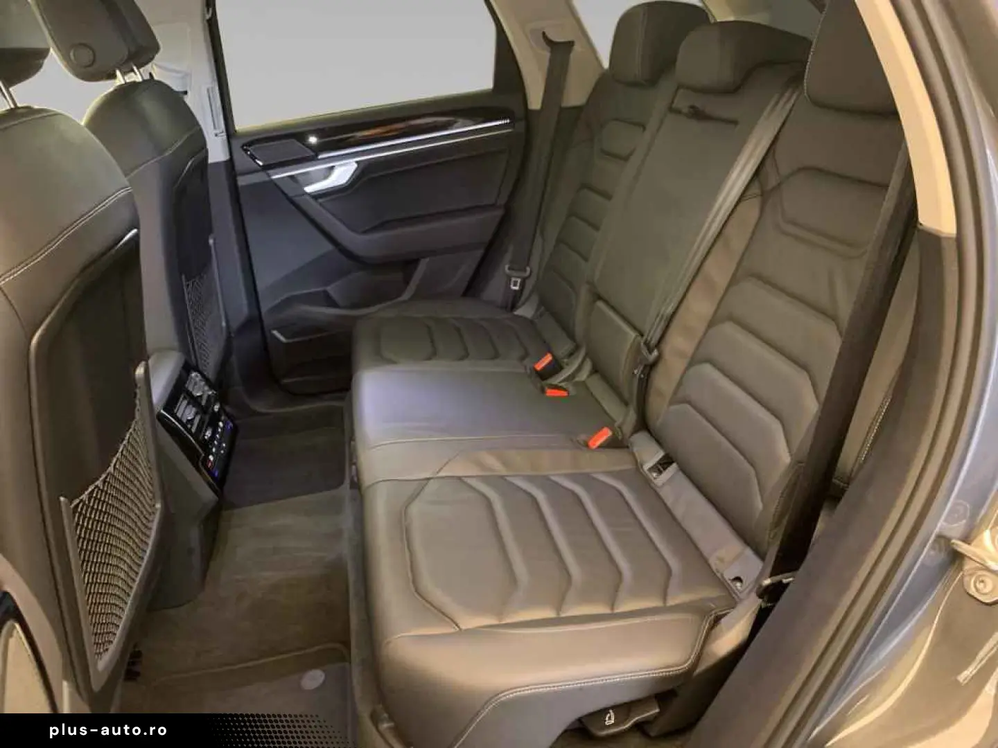 VW Touareg TDI tiptr. 4M  AHK LEDER LUFTF R-CAM NAV