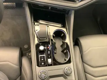 VW Touareg TDI tiptr. 4M  AHK LEDER LUFTF R-CAM NAV