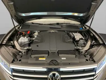 VW Touareg TDI tiptr. 4M  AHK LEDER LUFTF R-CAM NAV
