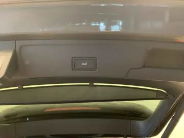 VW Touareg TDI tiptr. 4M  AHK LEDER LUFTF R-CAM NAV