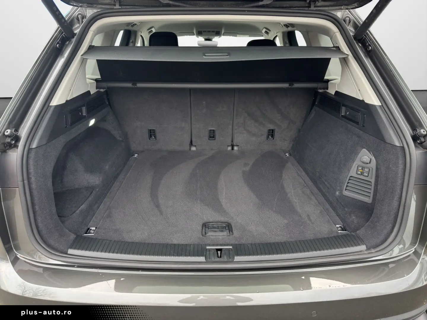 VW Touareg 3.0 TDI 4M  AHK Navi LED Leder Kamera PD