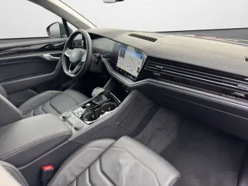 VW Touareg 3.0 TDI 4M  AHK Navi LED Leder Kamera PD