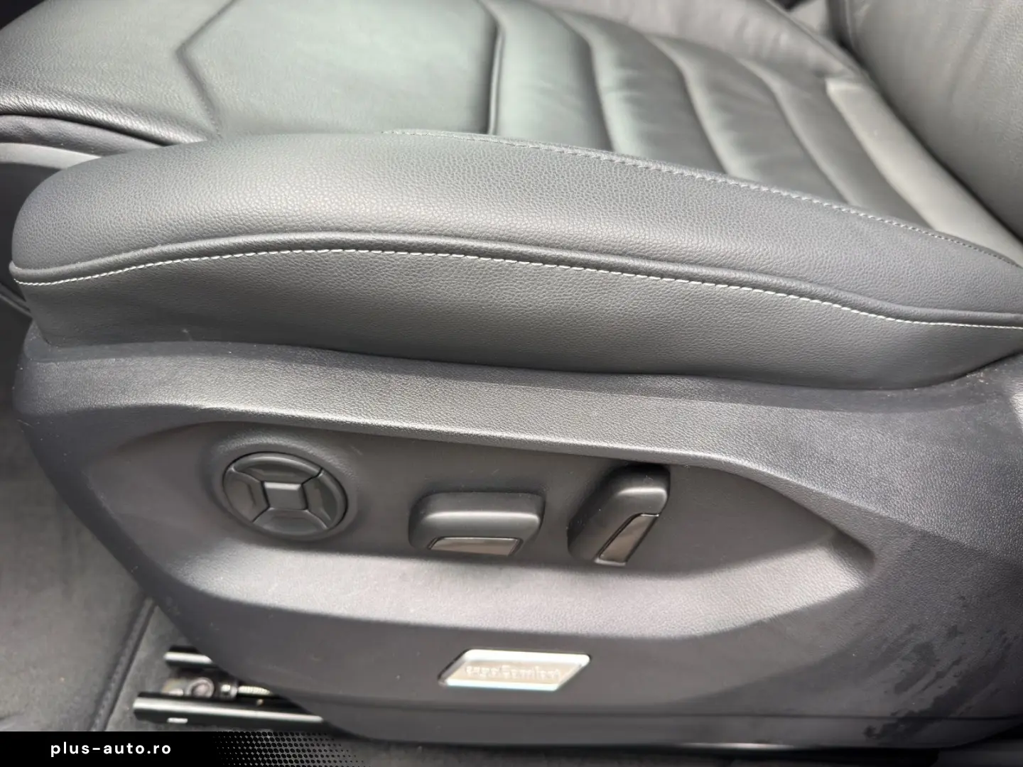 VW Touareg 3.0 TDI 4M  AHK Navi LED Leder Kamera PD