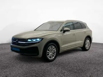 VW Touareg Elegance TDI tiptr. 4M  AHK LUFTF LEDER