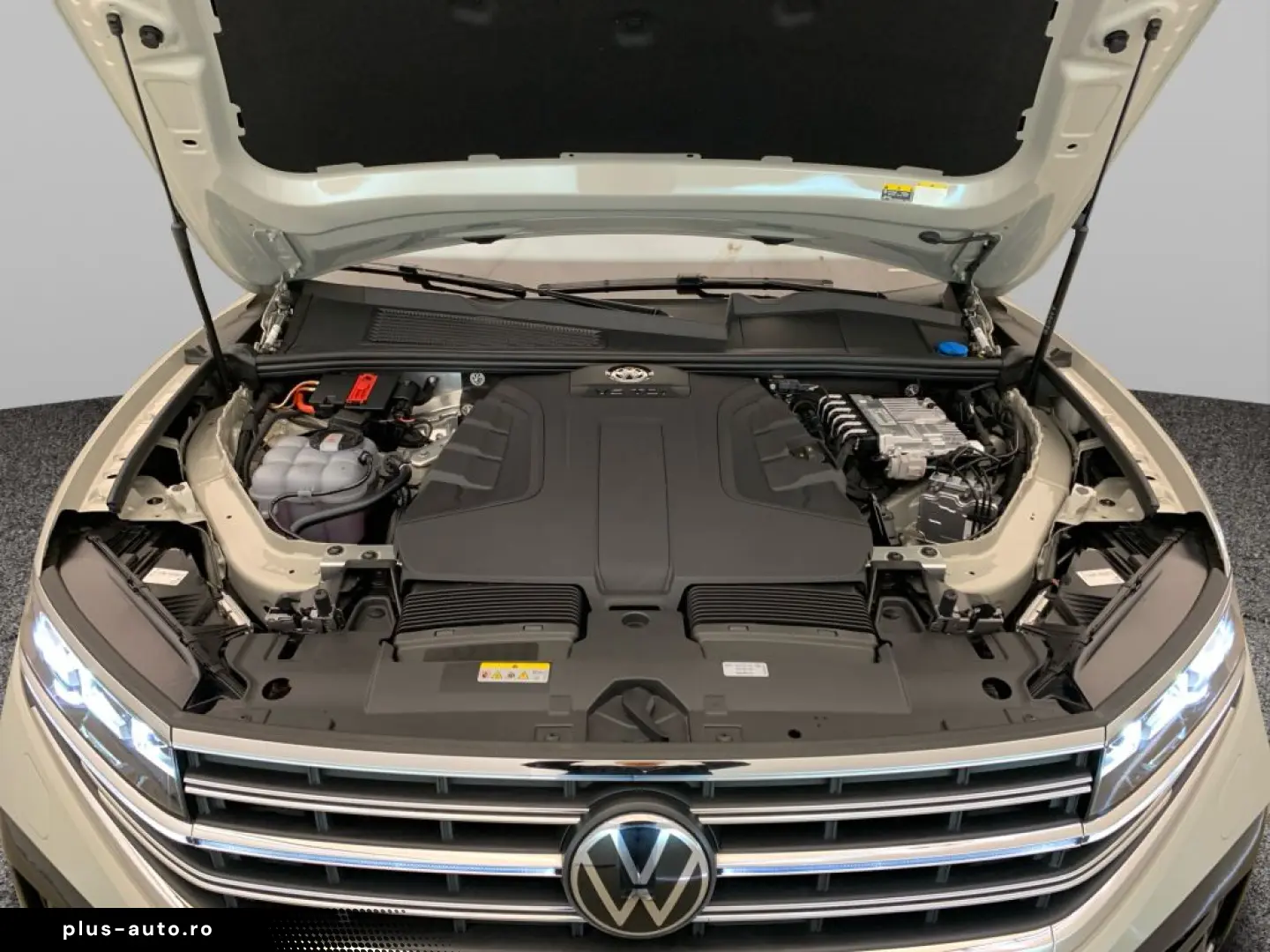 VW Touareg Elegance TDI tiptr. 4M  AHK LUFTF LEDER