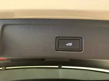 VW Touareg Elegance TDI tiptr. 4M  AHK LUFTF LEDER