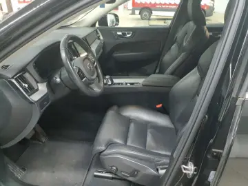 VOLVO XC60 B4 B Plus Bright PANO LEDER