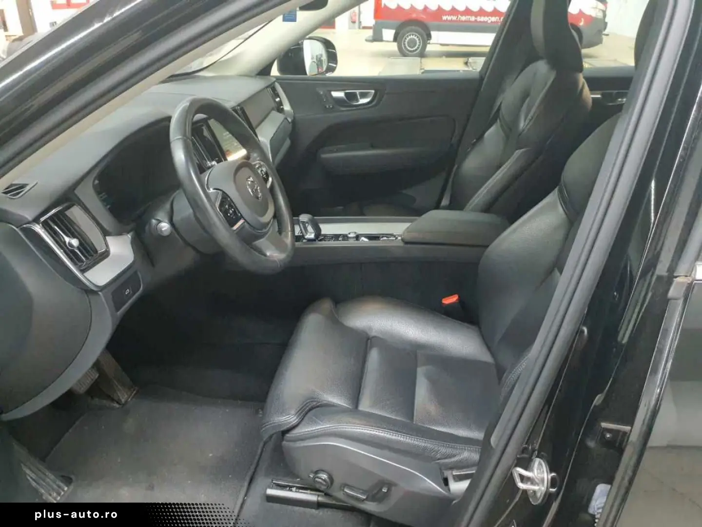 VOLVO XC60 B4 B Plus Bright PANO LEDER