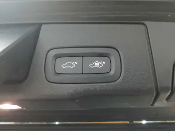 VOLVO XC60 B4 B Plus Bright PANO LEDER