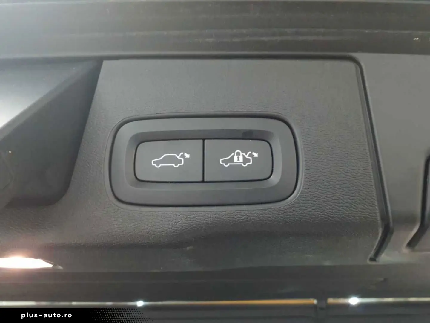 VOLVO XC60 B4 B Plus Bright PANO LEDER