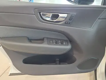 VOLVO XC 60 R Design 2WD Bluetooth Navi LED Klima