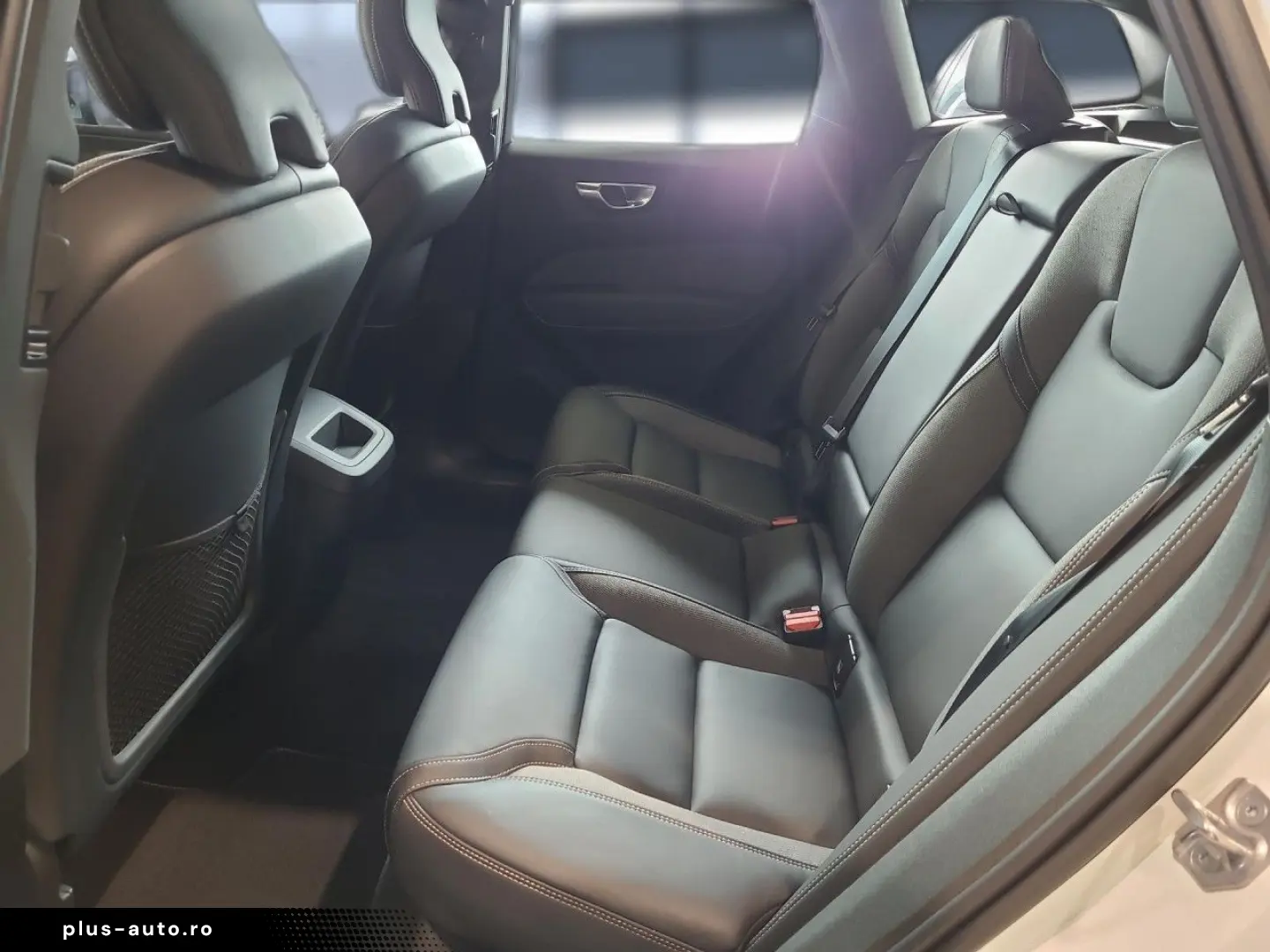 VOLVO XC 60 R Design 2WD Bluetooth Navi LED Klima