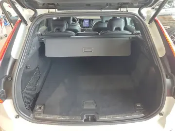 VOLVO XC 60 R Design 2WD Bluetooth Navi LED Klima