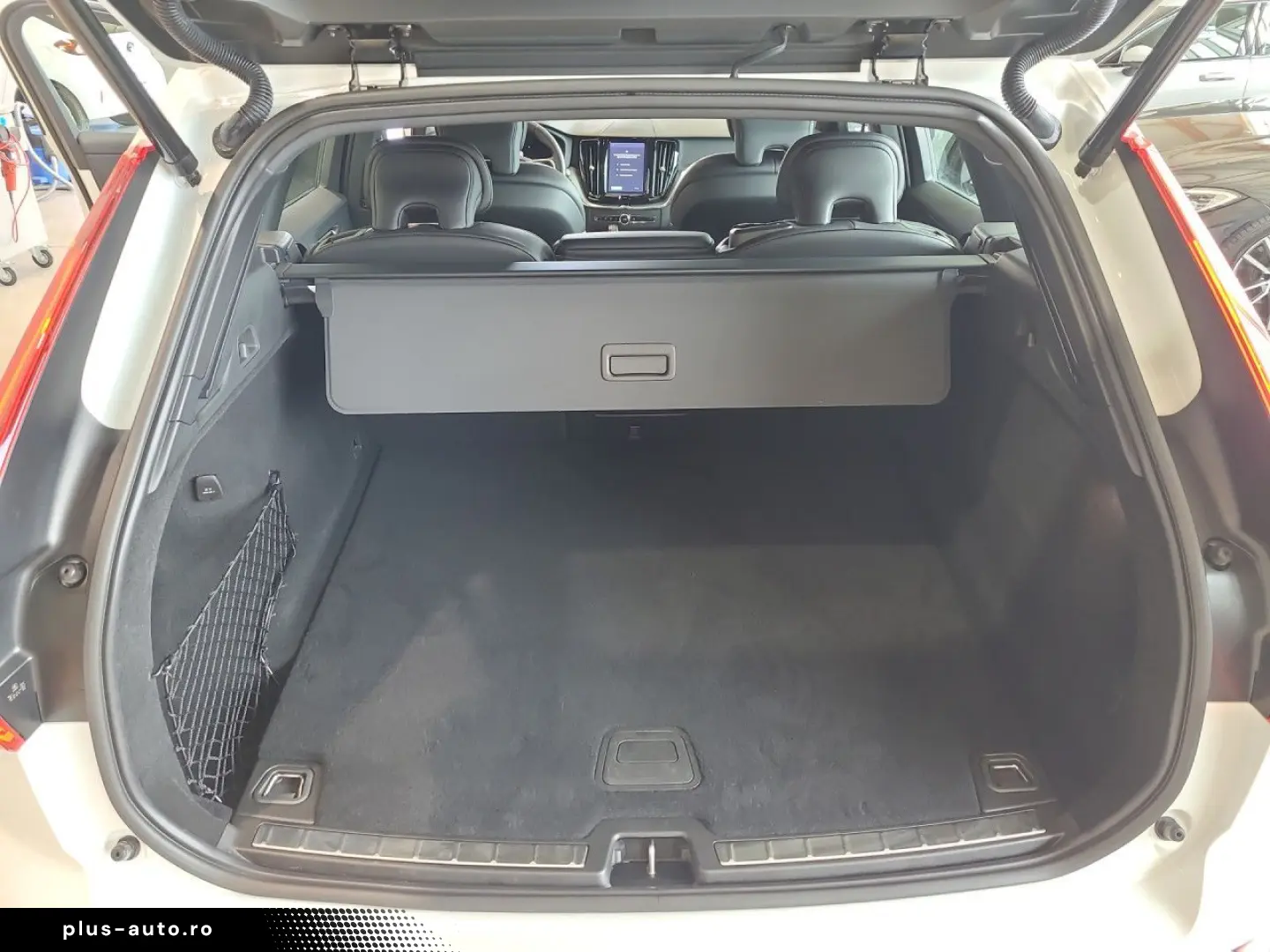 VOLVO XC 60 R Design 2WD Bluetooth Navi LED Klima