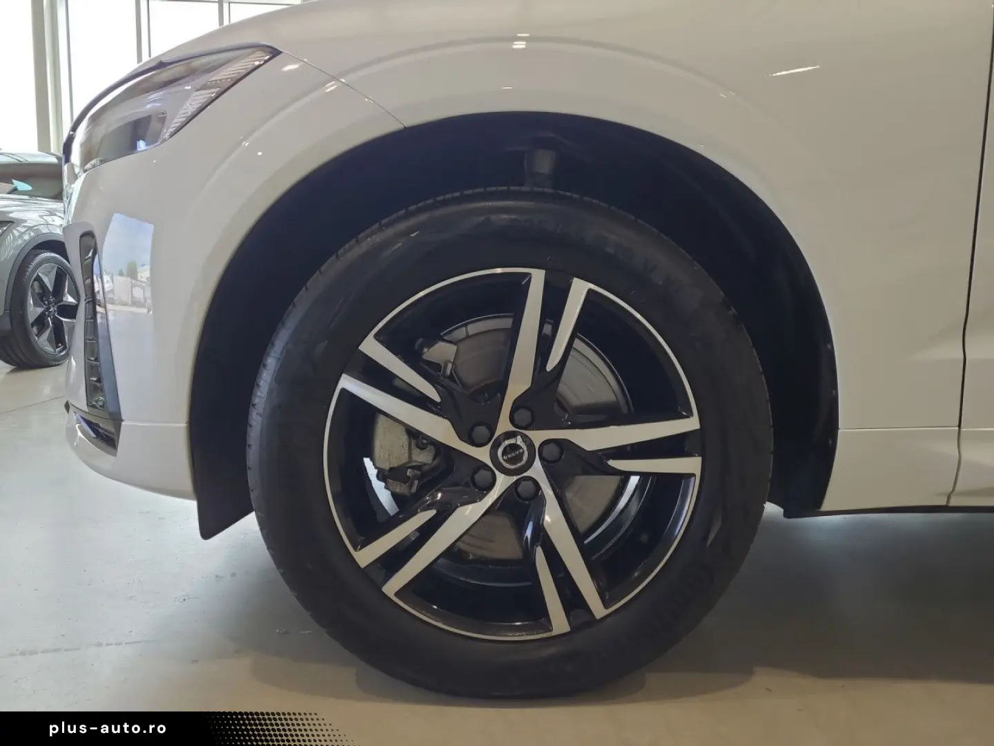 VOLVO XC 60 R Design 2WD Bluetooth Navi LED Klima