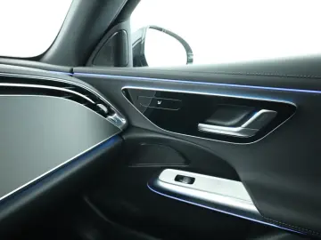 MERCEDES-BENZ E 220 d  AMG Advanced LED AHK Distronic Kamera