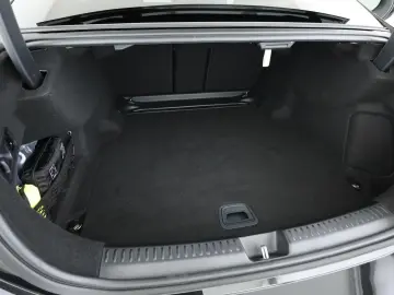 MERCEDES-BENZ E 220 d  AMG Advanced LED AHK Distronic Kamera