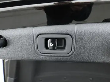 MERCEDES-BENZ E 220 d  AMG Advanced LED AHK Distronic Kamera