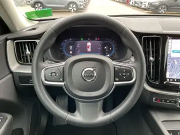 VOLVO XC60 B4 Core 2WD AT Google 18  Allwetterreifen