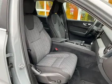 VOLVO XC60 B4 Core 2WD AT Google 18  Allwetterreifen