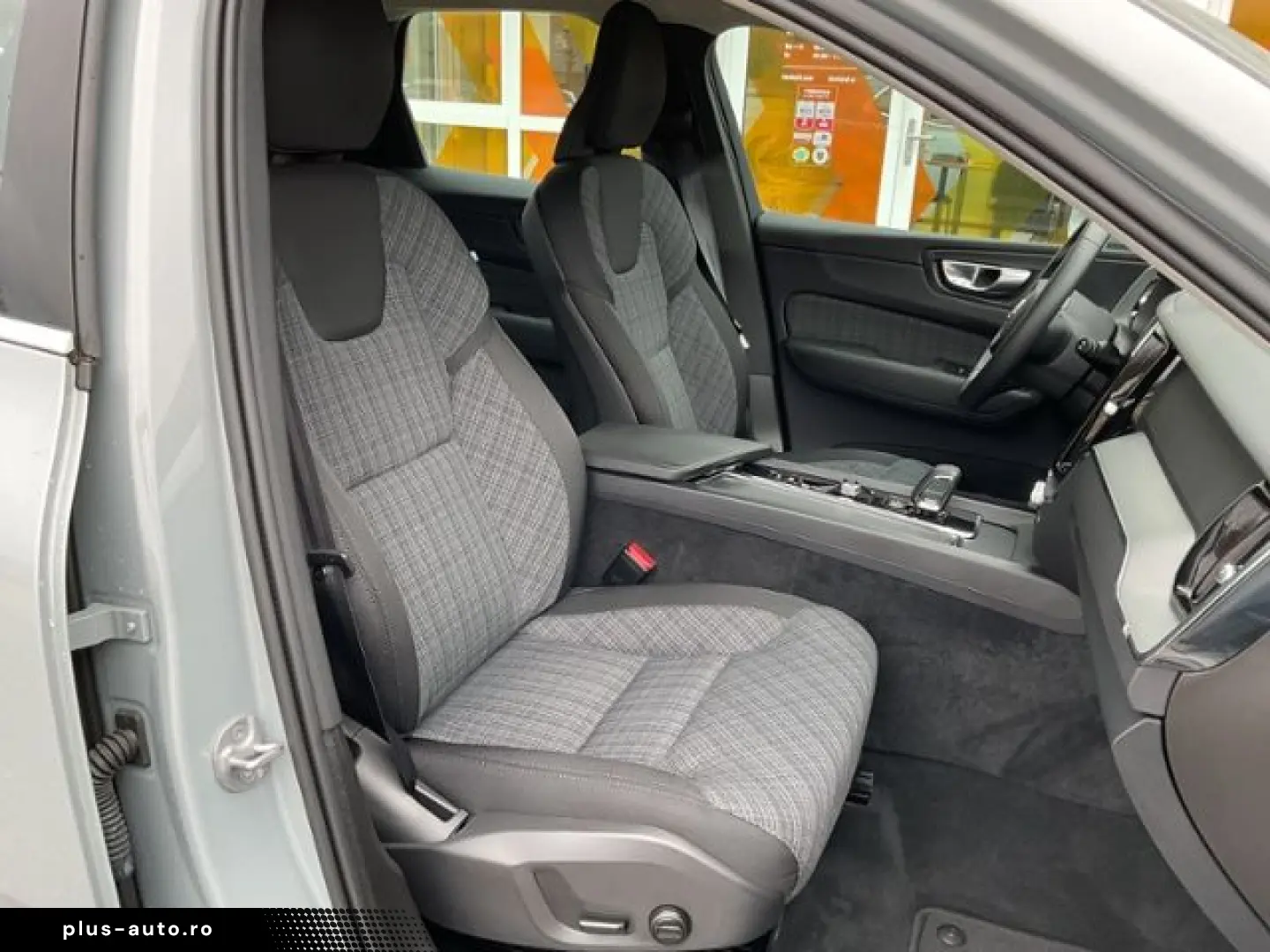 VOLVO XC60 B4 Core 2WD AT Google 18  Allwetterreifen