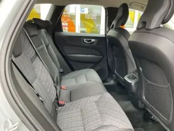 VOLVO XC60 B4 Core 2WD AT Google 18  Allwetterreifen