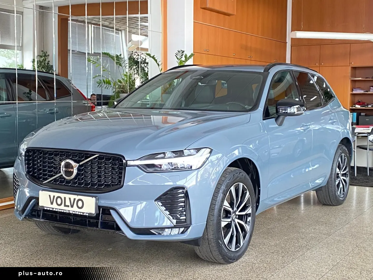 VOLVO XC60 B4 2.0 2WD Mild-Hybrid Plus-Dark