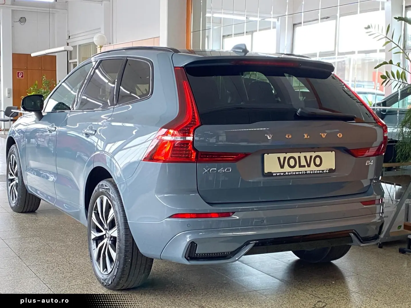 VOLVO XC60 B4 2.0 2WD Mild-Hybrid Plus-Dark