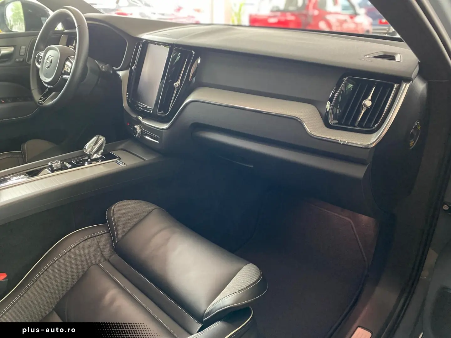 VOLVO XC60 B4 2.0 2WD Mild-Hybrid Plus-Dark