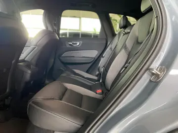 VOLVO XC60 B4 2.0 2WD Mild-Hybrid Plus-Dark