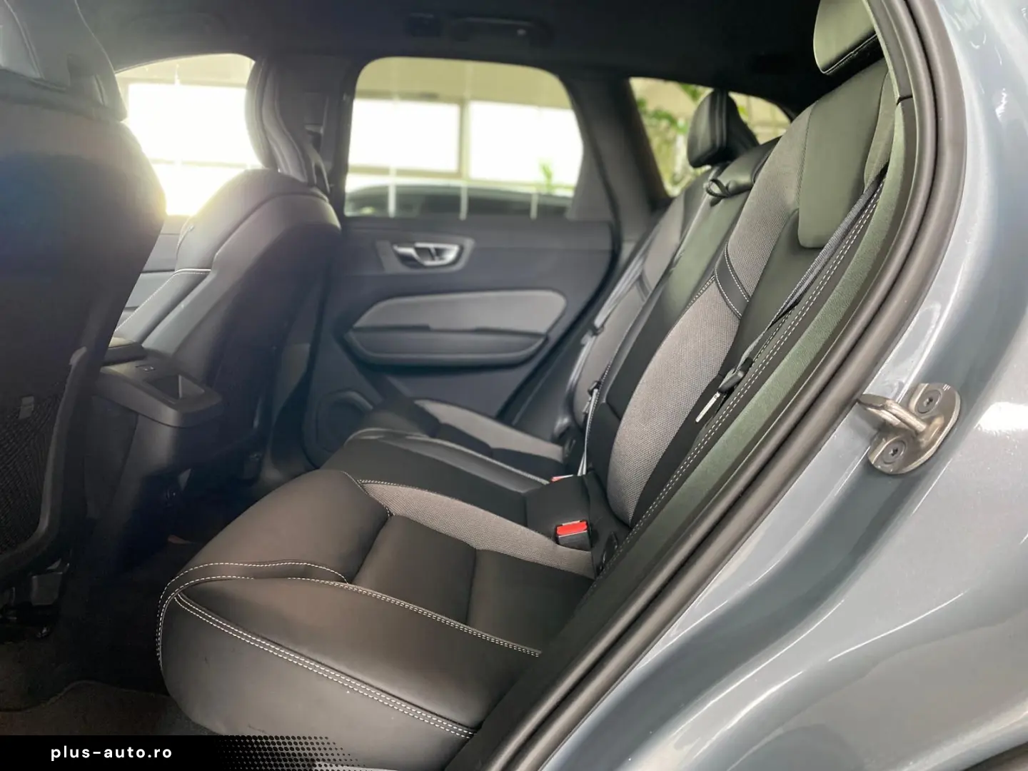 VOLVO XC60 B4 2.0 2WD Mild-Hybrid Plus-Dark