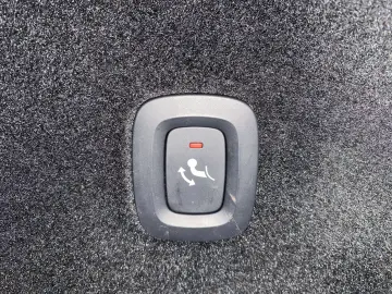 VOLVO XC60 B4 2.0 2WD Mild-Hybrid Plus-Dark