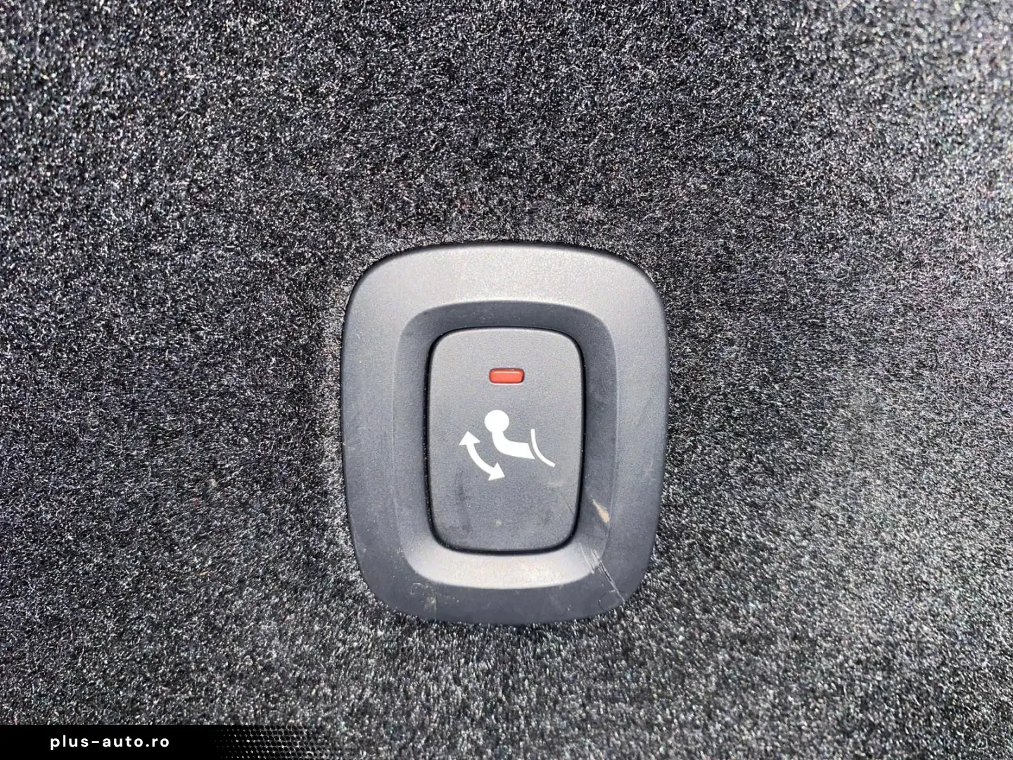 VOLVO XC60 B4 2.0 2WD Mild-Hybrid Plus-Dark