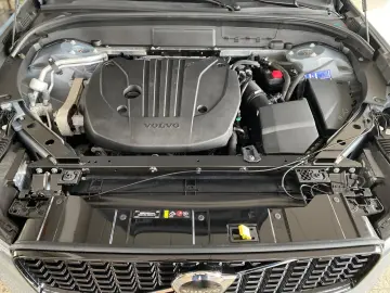 VOLVO XC60 B4 2.0 2WD Mild-Hybrid Plus-Dark