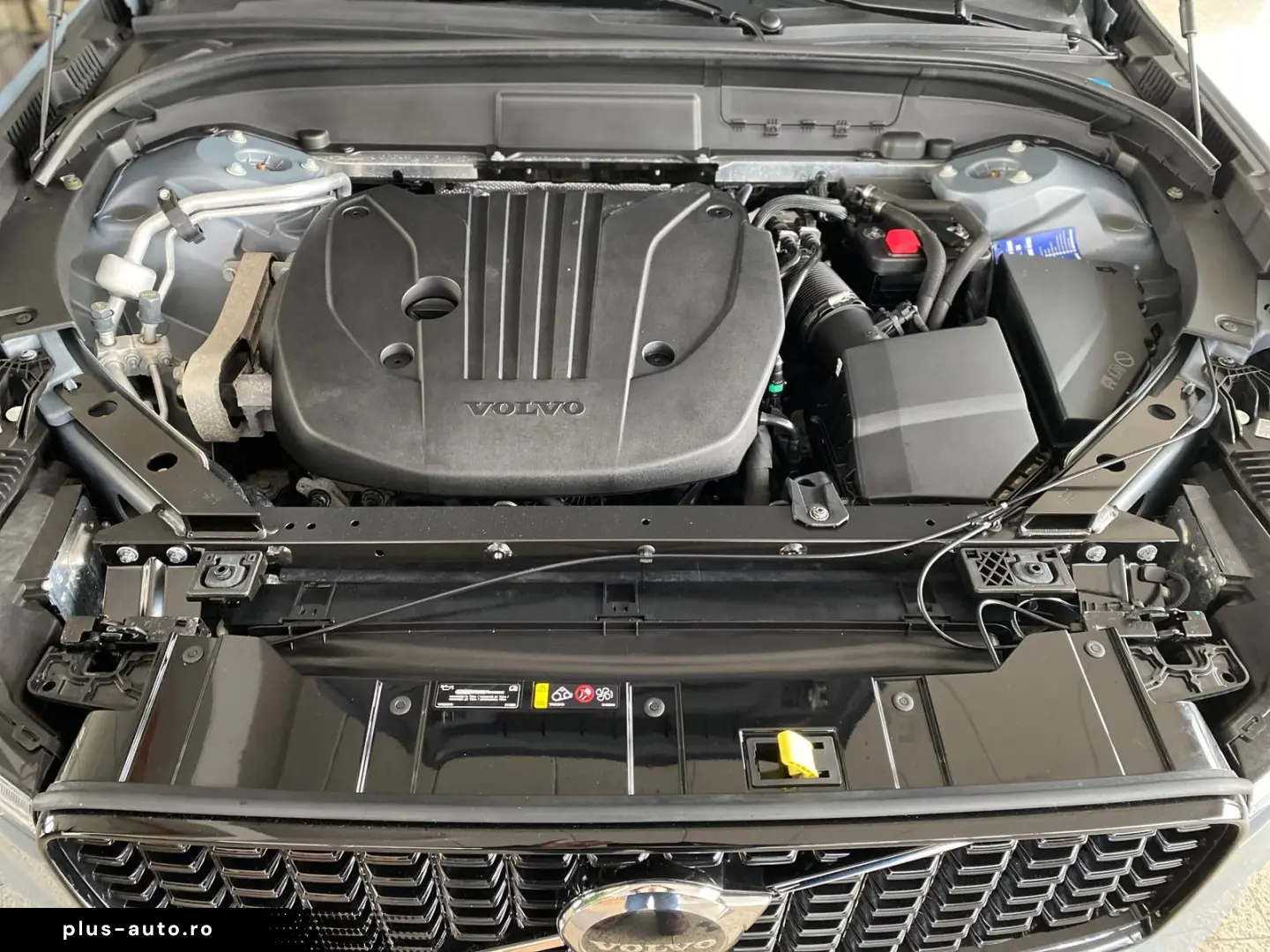 VOLVO XC60 B4 2.0 2WD Mild-Hybrid Plus-Dark