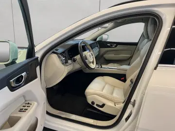 VOLVO XC60 B4 Momentum-Pro Aut Glasd Leder Kamera 18&hellip;