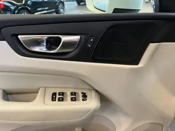 VOLVO XC60 B4 Momentum-Pro Aut Glasd Leder Kamera 18&hellip;