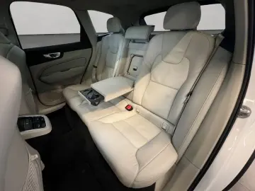 VOLVO XC60 B4 Momentum-Pro Aut Glasd Leder Kamera 18&hellip;