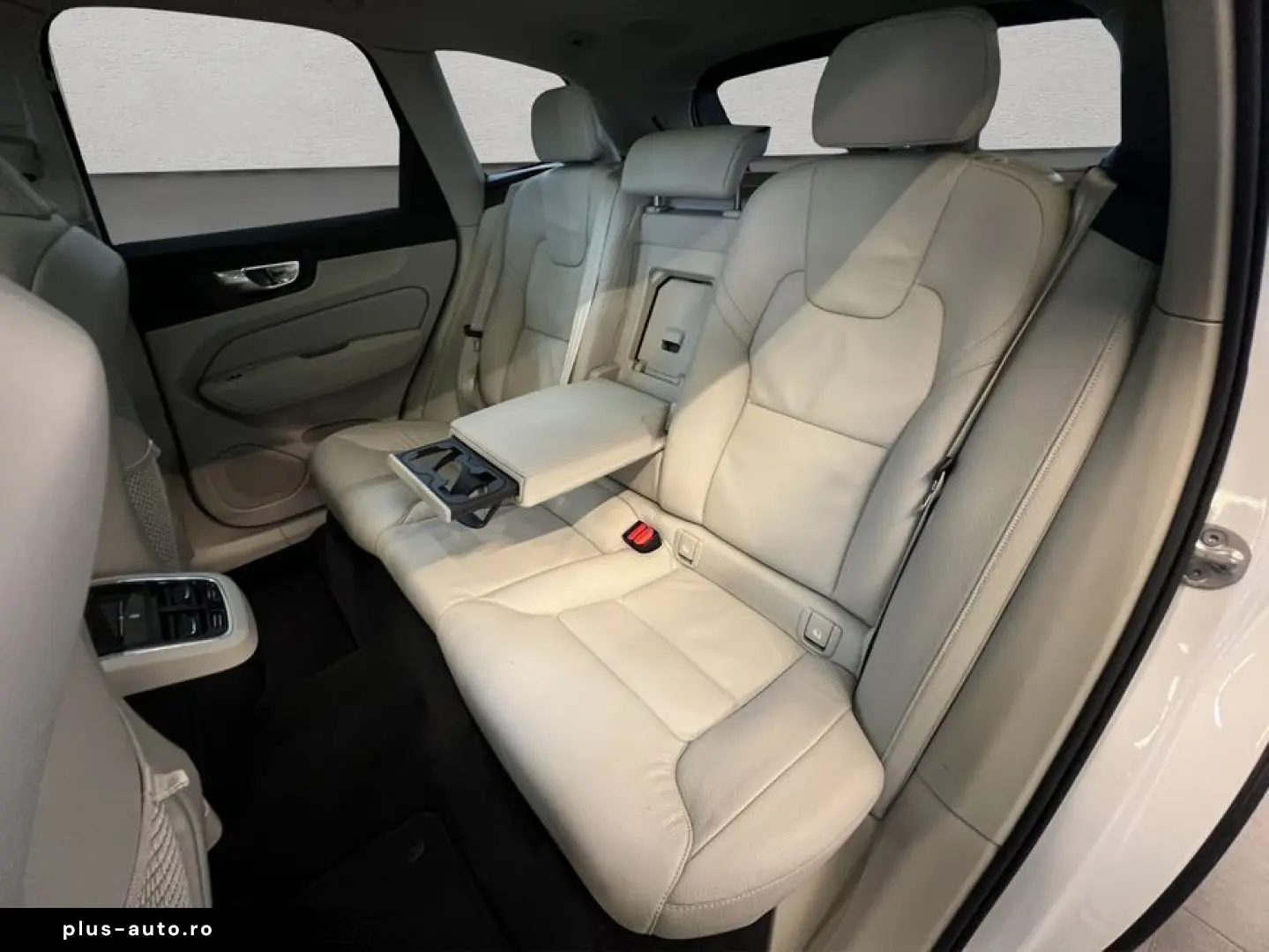 VOLVO XC60 B4 Momentum-Pro Aut Glasd Leder Kamera 18&hellip;