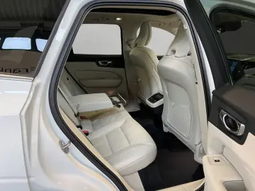 VOLVO XC60 B4 Momentum-Pro Aut Glasd Leder Kamera 18&hellip;