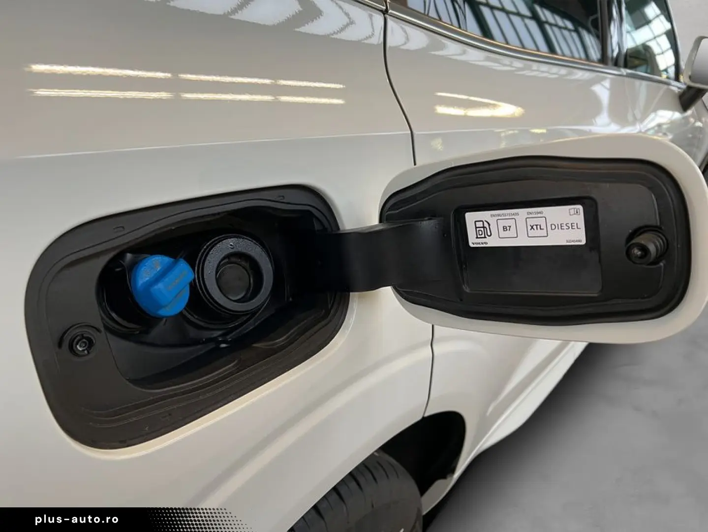 VOLVO XC60 B4 Momentum-Pro Aut Glasd Leder Kamera 18&hellip;