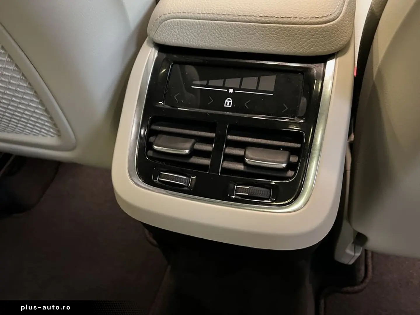 VOLVO XC60 B4 Momentum-Pro Aut Glasd Leder Kamera 18&hellip;