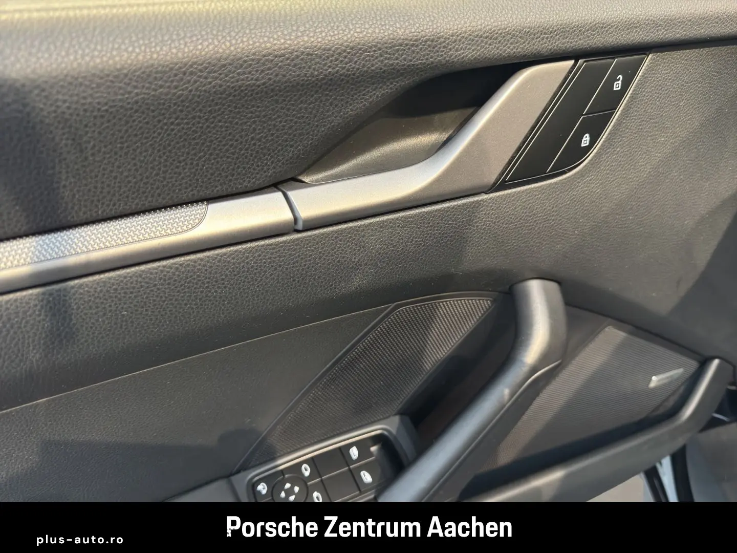 PORSCHE 992 911 Carrera Sportabgas BOSE