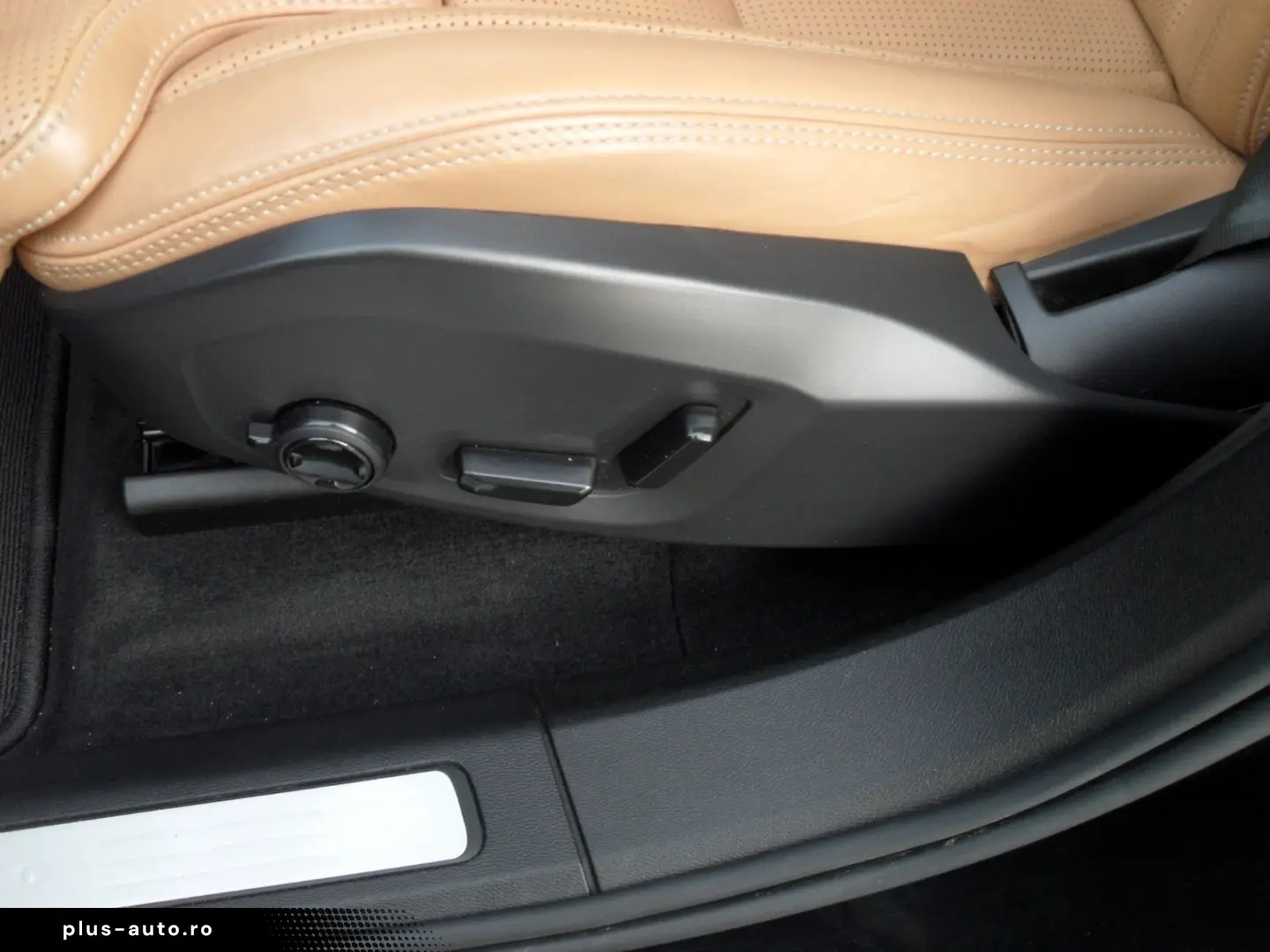 VOLVO XC 60 B4 Plus Bright   Sitzbelüftung   Panora.