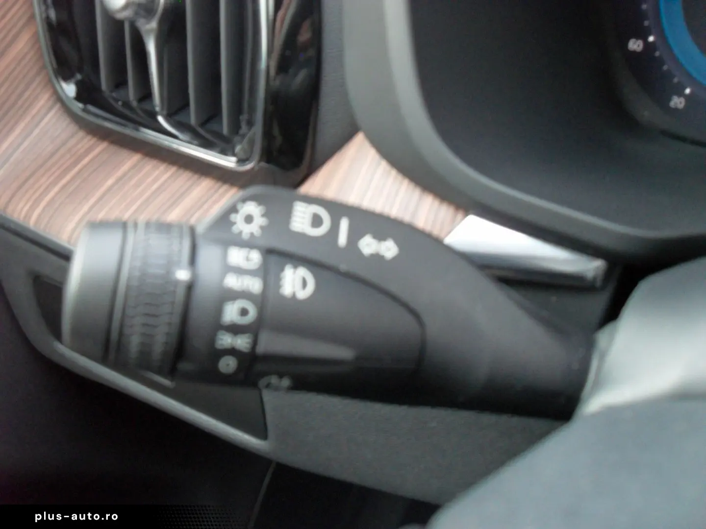 VOLVO XC 60 B4 Plus Bright   Sitzbelüftung   Panora.