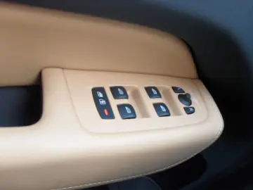 VOLVO XC 60 B4 Plus Bright   Sitzbelüftung   Panora.