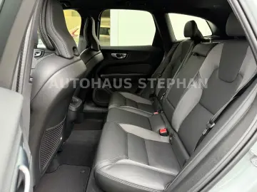 VOLVO XC60 B4 D Plus Dark Autom. GARANTIE