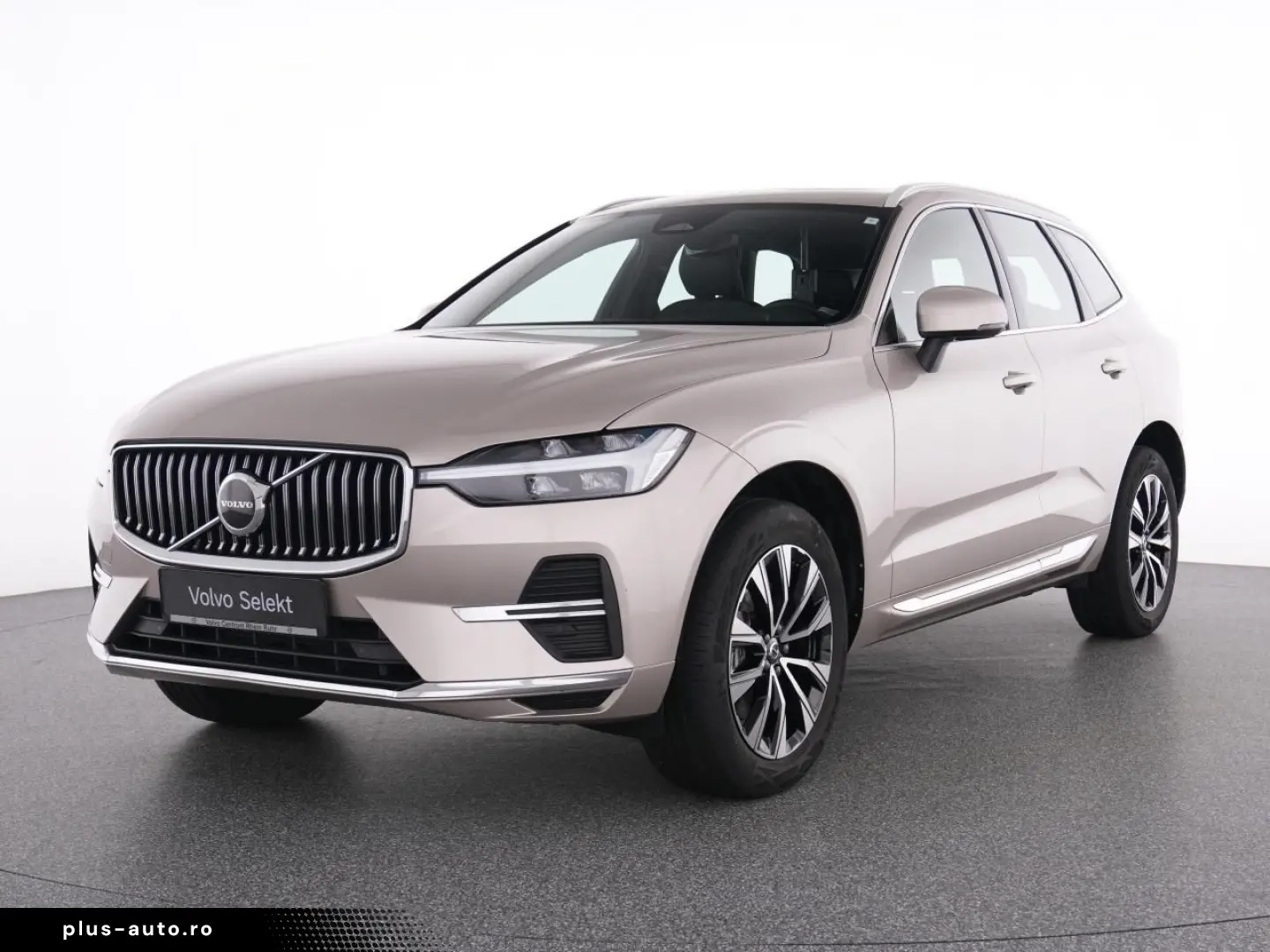 VOLVO XC60 B4 AWD Plus Bright Plus Bright AHK PANO LED